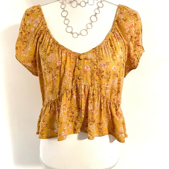 NWT Pink Rose Floral Smocked Short Sleeve Blouse - Picture 2 of 8